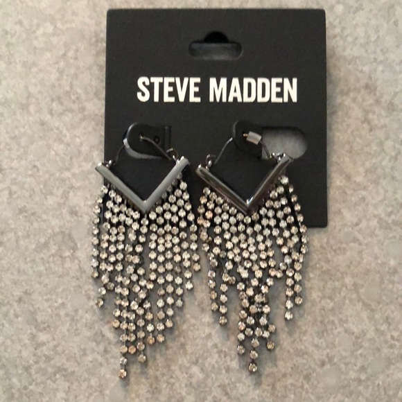 Steve Madden Gunmetal Tone V Drop Earrings With Crystal Fringe Accents NWT - Picture 2 of 10